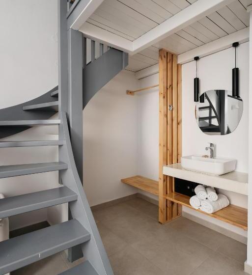 בית מלון כפרי Petradi Beach Lounge