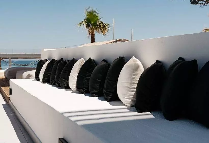 ホテル Petradi Beach Lounge