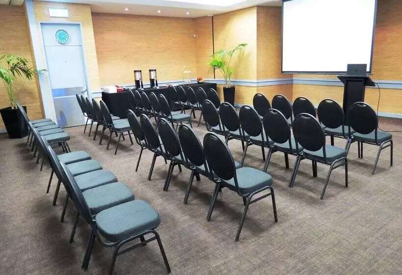 Quality Hotel Lincoln Green