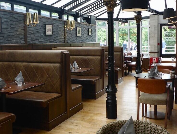 בית מלון כפרי Royal Oak