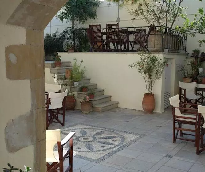 Hotelli Villa Kynthia