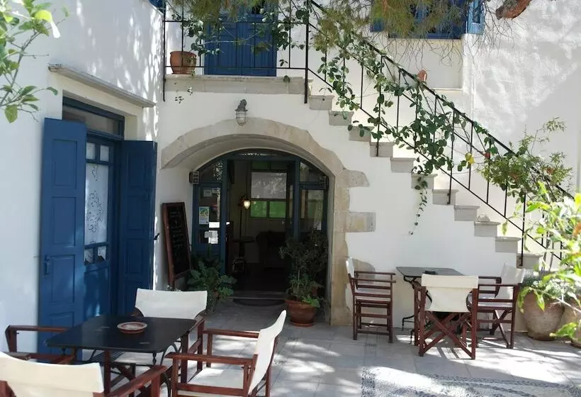 Hotelli Villa Kynthia