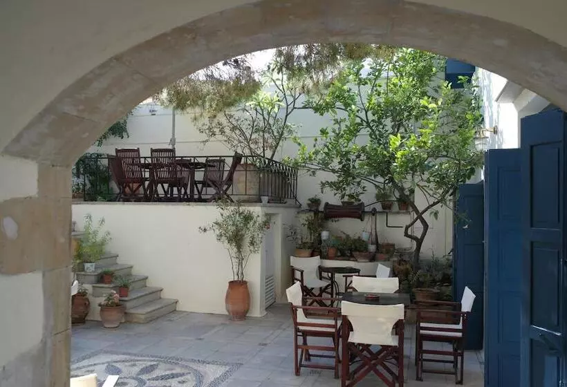 Hotelli Villa Kynthia