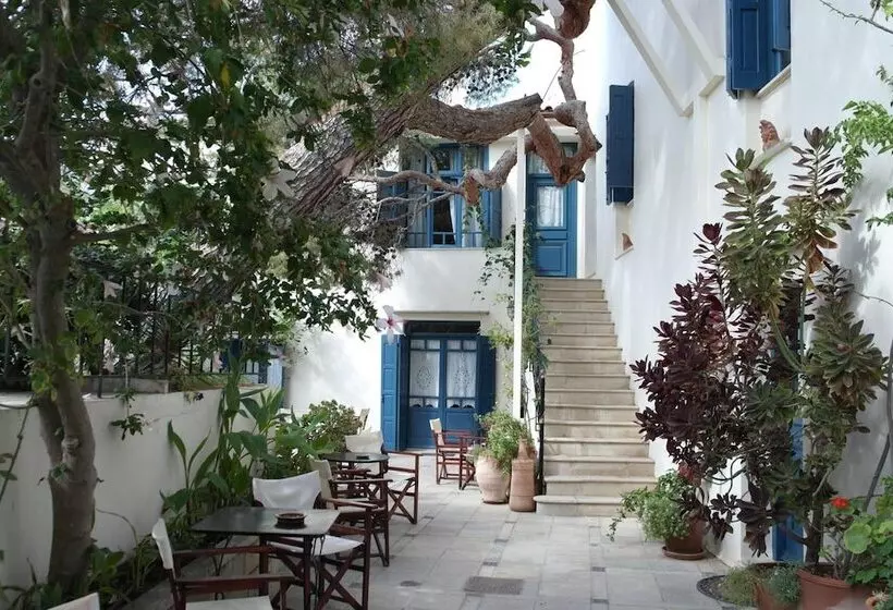 Hotelli Villa Kynthia