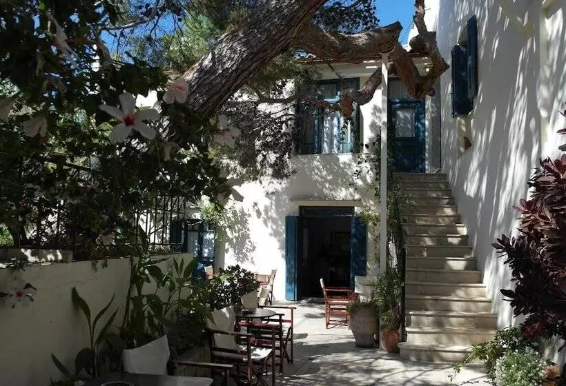 Hotelli Villa Kynthia