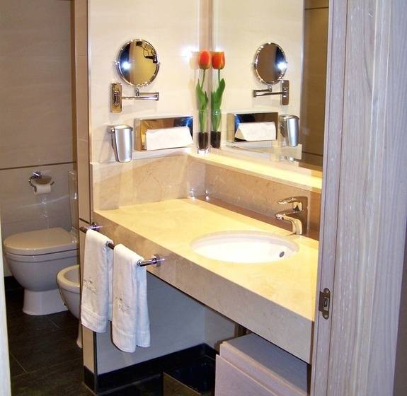 هتل Washington Parquesol Suites &