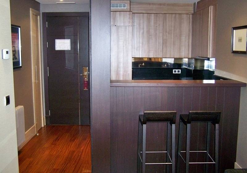 هتل Washington Parquesol Suites &