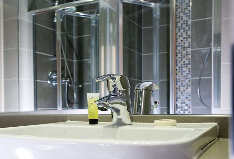 فندق صغير London Court