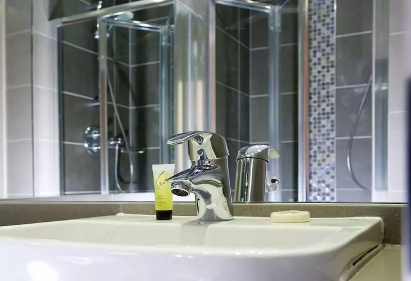 فندق صغير London Court