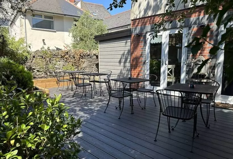 旅馆 The Riverhouse