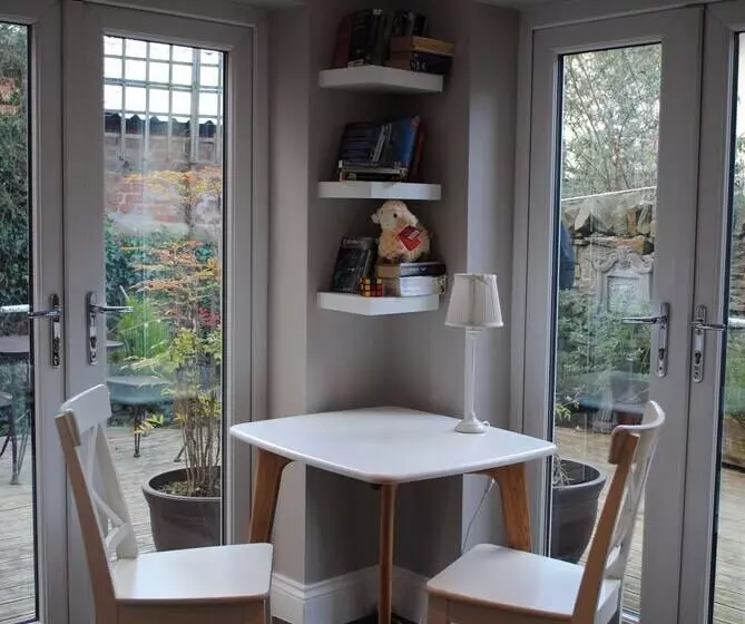 旅馆 The Riverhouse