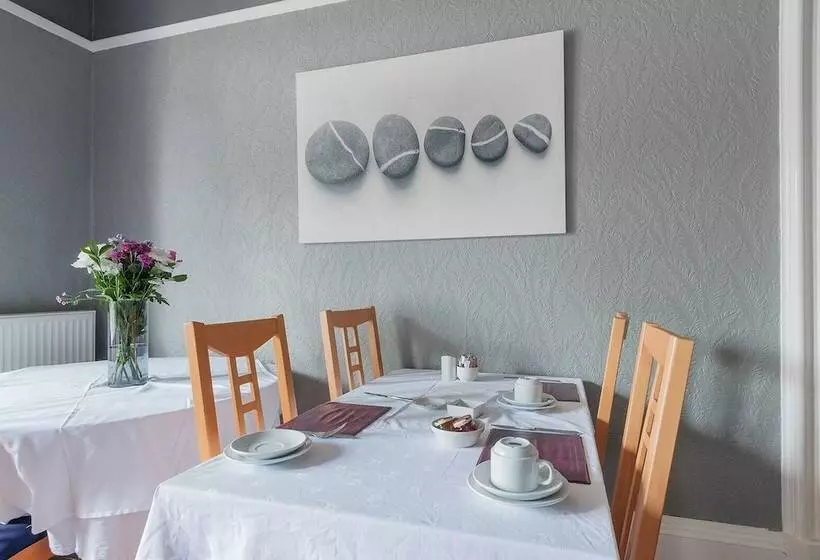 تختخواب و صبحانه Aynetree Guest House