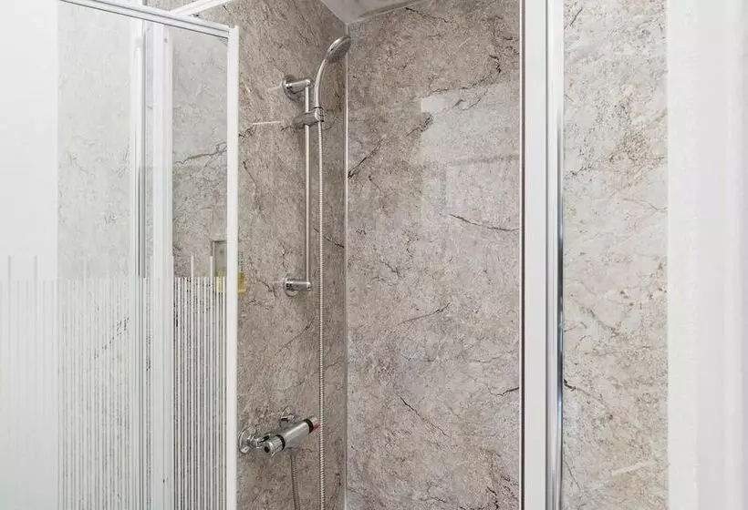 تختخواب و صبحانه Aynetree Guest House