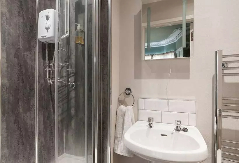 تختخواب و صبحانه Aynetree Guest House