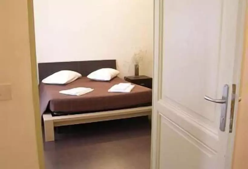 ベッドアンドブレックファースト Bed&Breakfast Happy Holiday