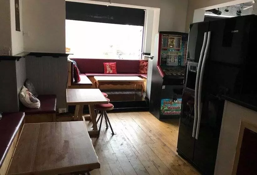 مبيت وإفطار Lark Inn