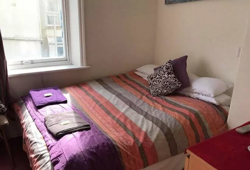 مبيت وإفطار Lark Inn