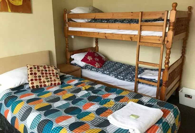 مبيت وإفطار Lark Inn