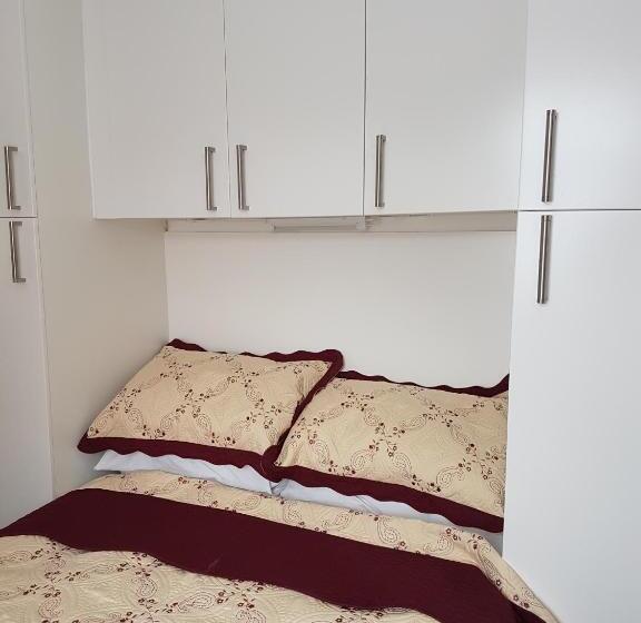 민박 The Handforth Lodge