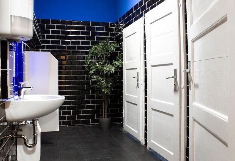 여관 Shivas City Apart