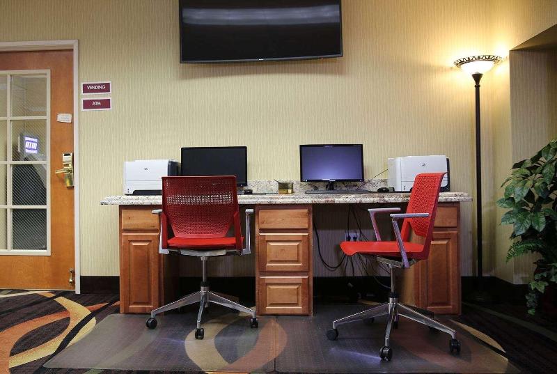 ホテル Americinn By Wyndham Denver Airport