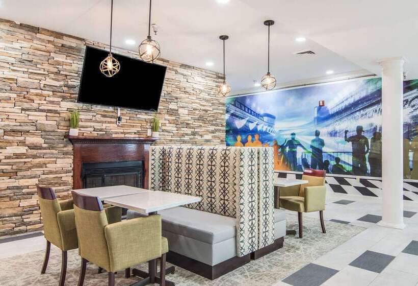 Отель Clarion Pointe South Boston  Danville East