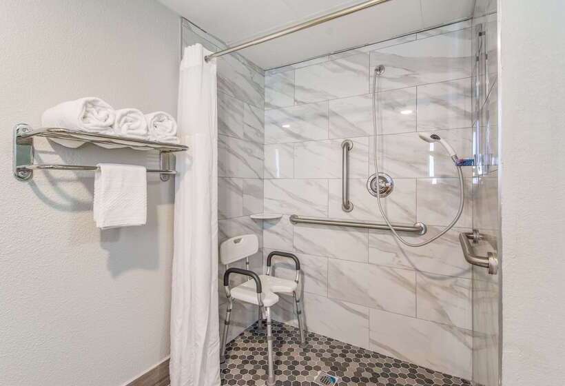 Отель Clarion Pointe South Boston Danville East