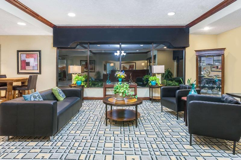 Отель Clarion Pointe South Boston  Danville East