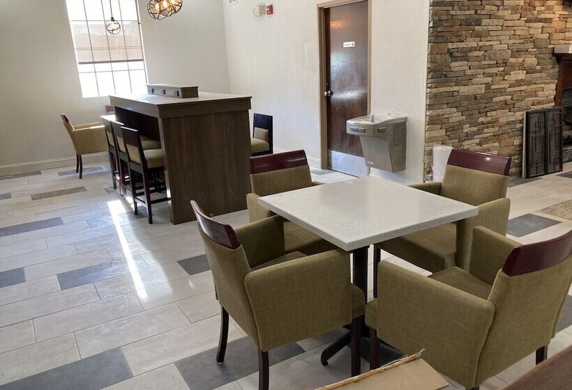 Отель Clarion Pointe South Boston  Danville East