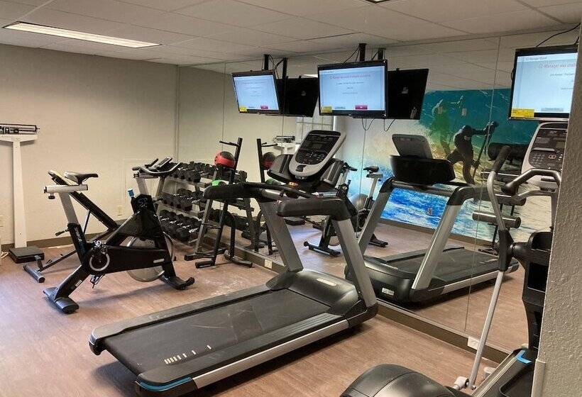 Отель Clarion Pointe South Boston  Danville East