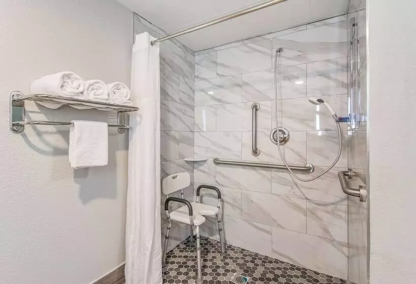 ホテル Clarion Pointe South Boston Danville East