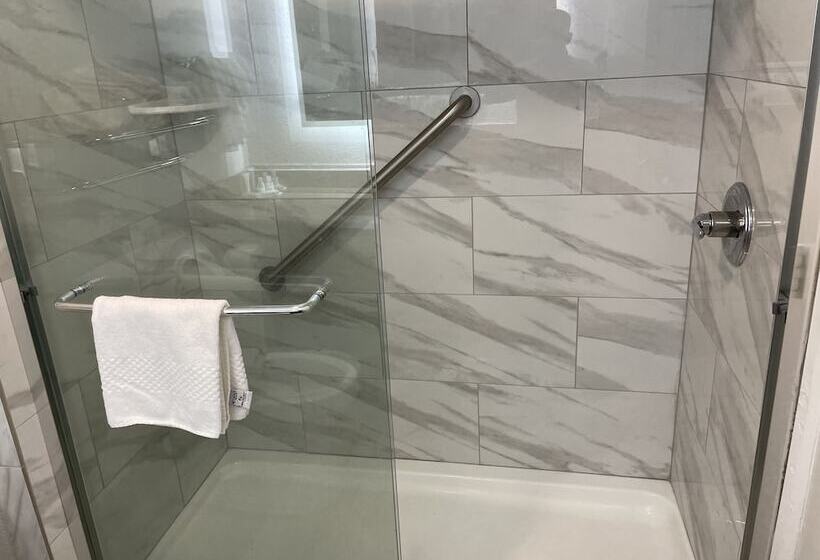 Отель Clarion Pointe South Boston Danville East