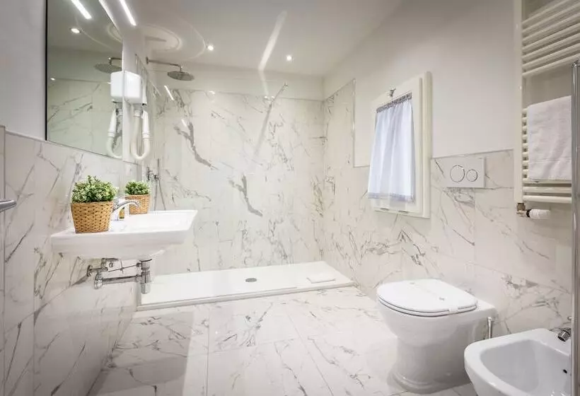 هتل Emma Small Luxury