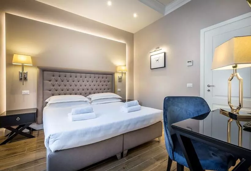 هتل Emma Small Luxury