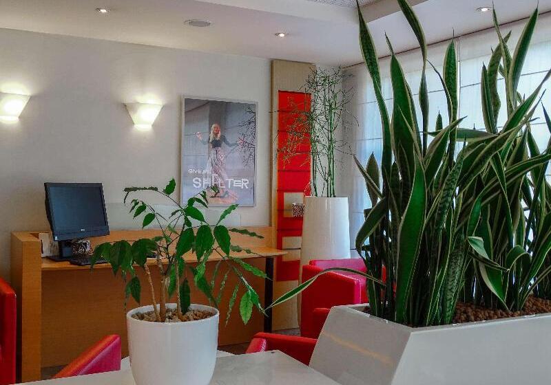 Отель Ibis Golfe De Sainttropez