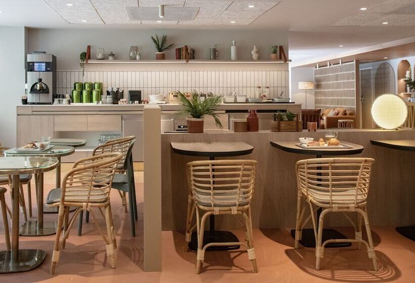 Отель Ibis Golfe De Sainttropez