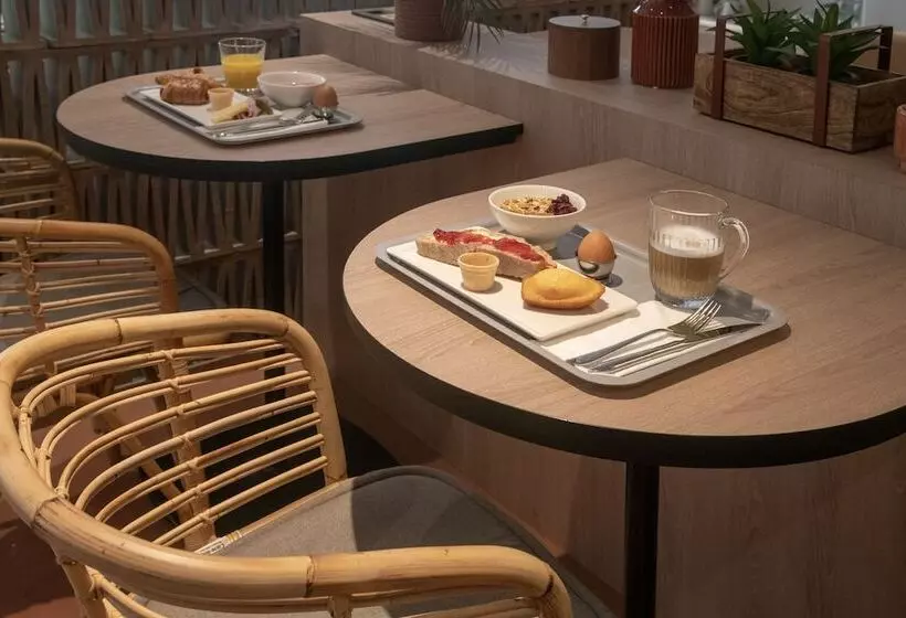 호텔 Ibis Golfe De Sainttropez