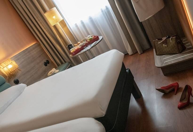 Отель Ibis Golfe De Sainttropez