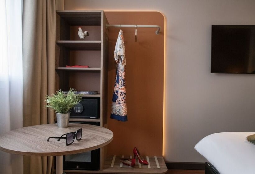 Отель Ibis Golfe De Sainttropez