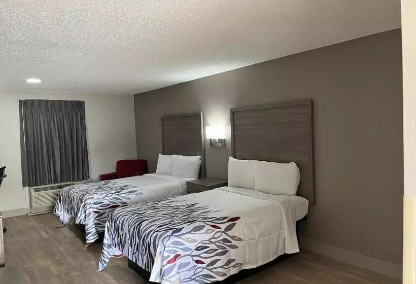 Отель Red Roof Inn & Suites Newport News