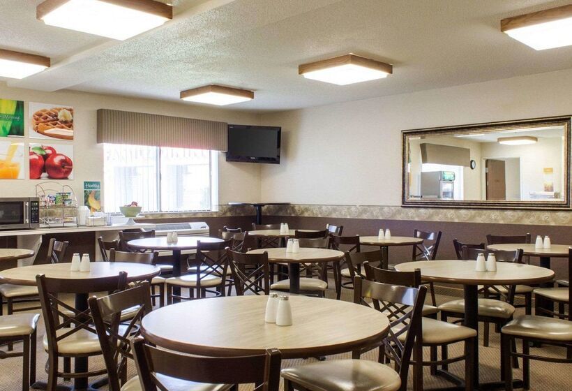 בית מלון כפרי Quality Inn