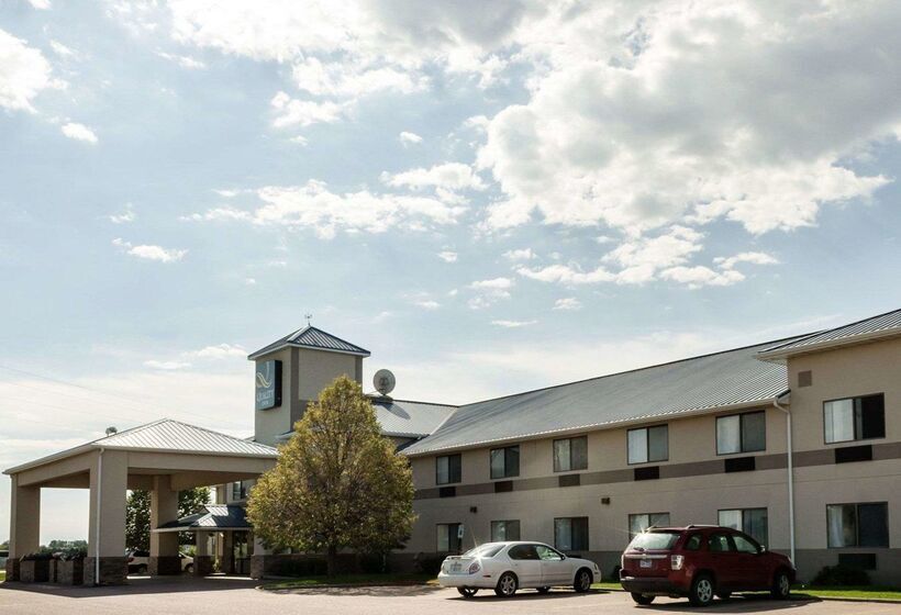 בית מלון כפרי Quality Inn