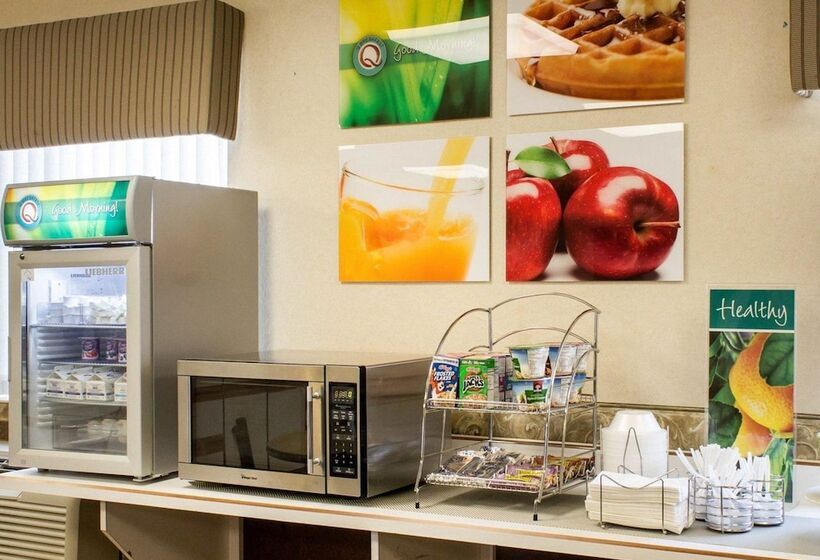 בית מלון כפרי Quality Inn