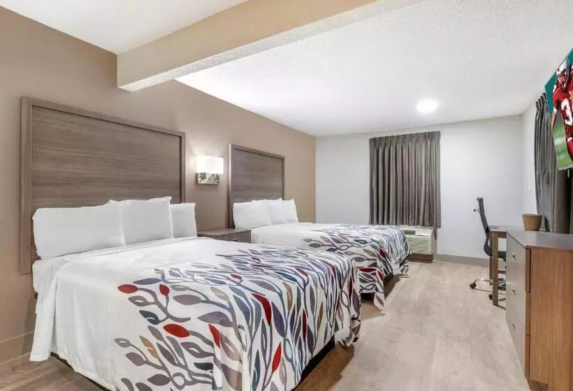 Отель Red Roof Inn & Suites Newport News