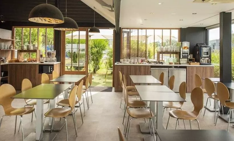 Отель The Originals Access, Hôtel Bordeaux Aéroport