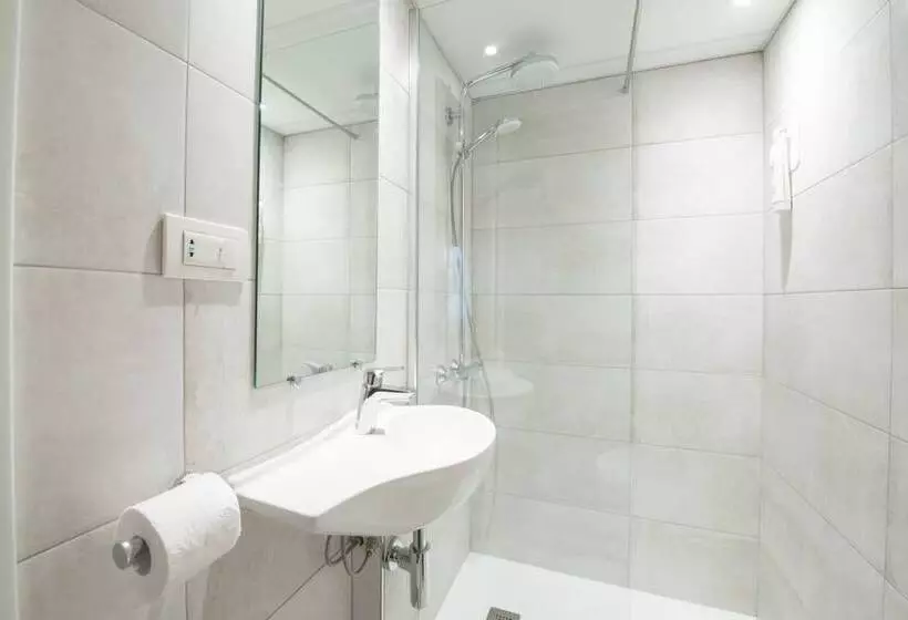 Отель The Originals Access, Hôtel Bordeaux Aéroport