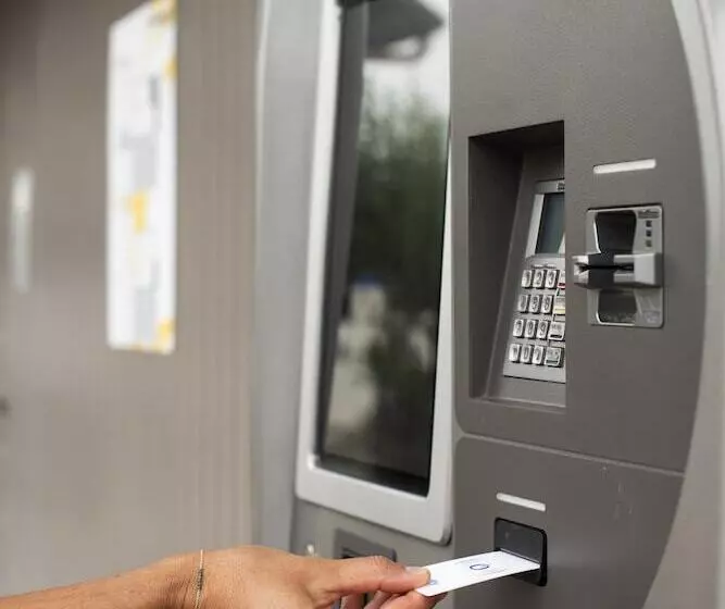 Отель The Originals Access, Hôtel Bordeaux Aéroport