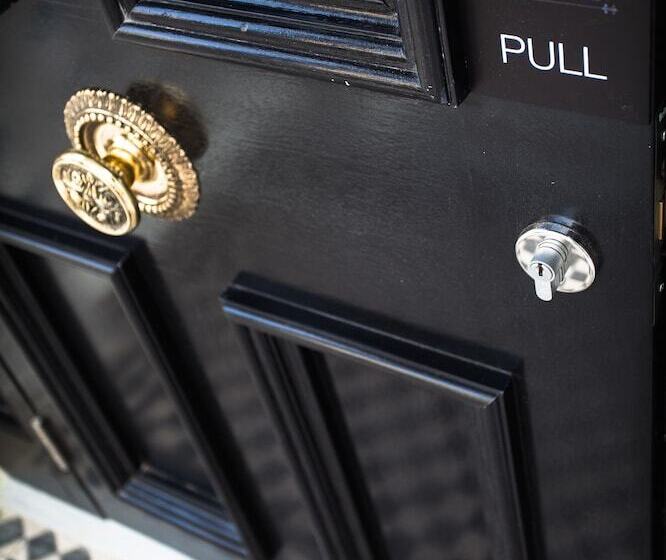 هتل The W14 Kensington