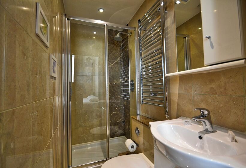 Hyde Park Apartments