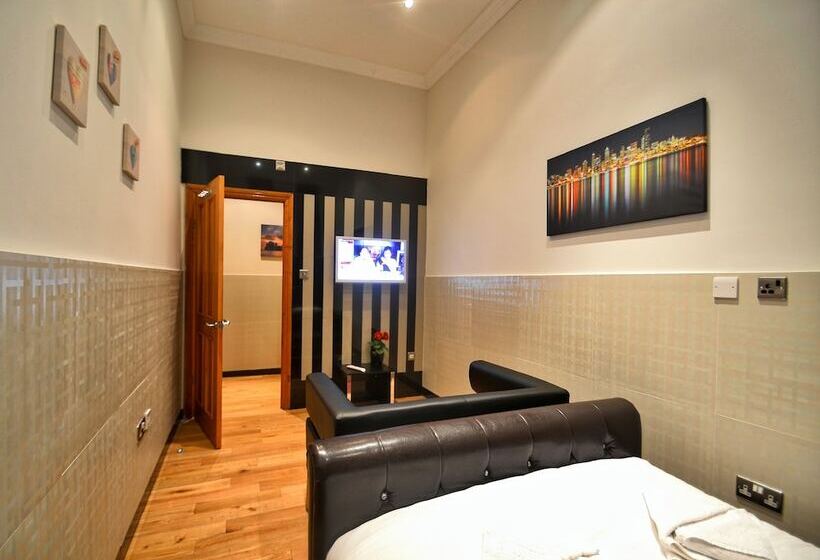 Hyde Park Apartments